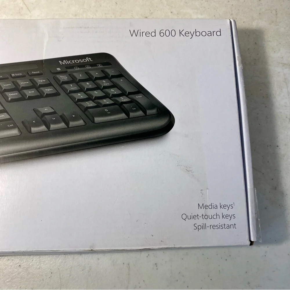 Microsoft Wired Keyboard 600 Black Model 1576 Quiet-Touch Keys Spill-Resistant
